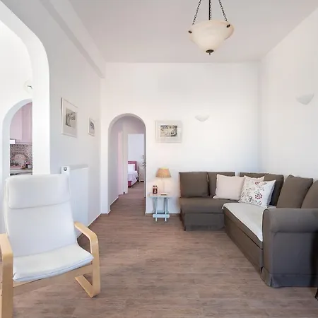 Flora's House & Cave Winery Pyrgos Kallistis