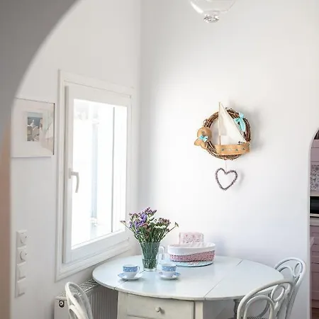 Flora's House & Cave Winery Пиргос